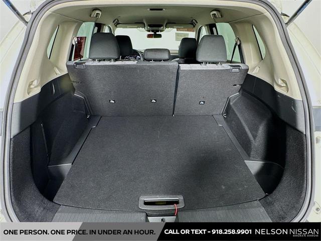 Photo of 2023 Pearl White Tricoat Nissan Rogue