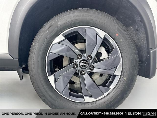 Photo of 2025 Everest White Pearl Nissan Rogue