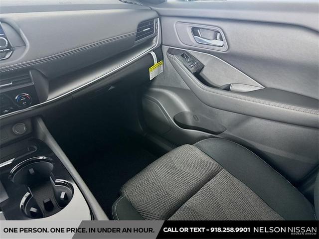 Photo of 2025 Everest White Pearl Nissan Rogue