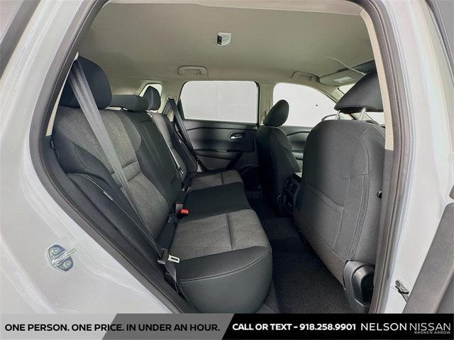 Photo of 2025 Everest White Pearl Nissan Rogue