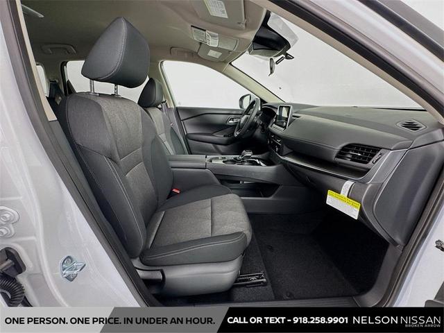 Photo of 2025 Everest White Pearl Nissan Rogue