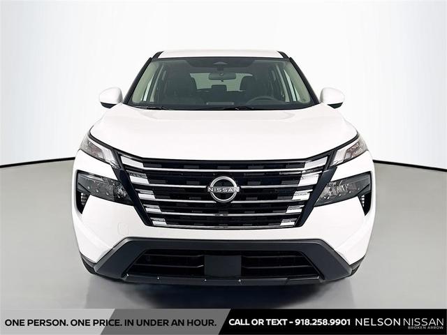 Photo of 2025 Everest White Pearl Nissan Rogue