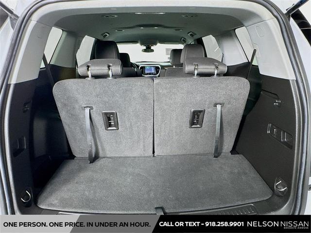 Photo of 2023 Summit White GMC Acadia