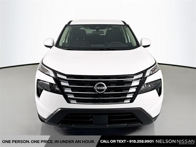 Photo of 2025 Everest White Pearl Nissan Rogue