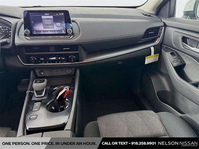 Photo of 2025 Everest White Pearl Nissan Rogue