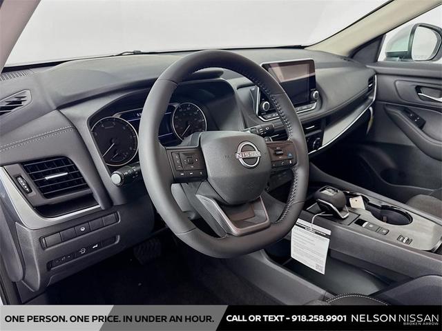 Photo of 2025 Everest White Pearl Nissan Rogue