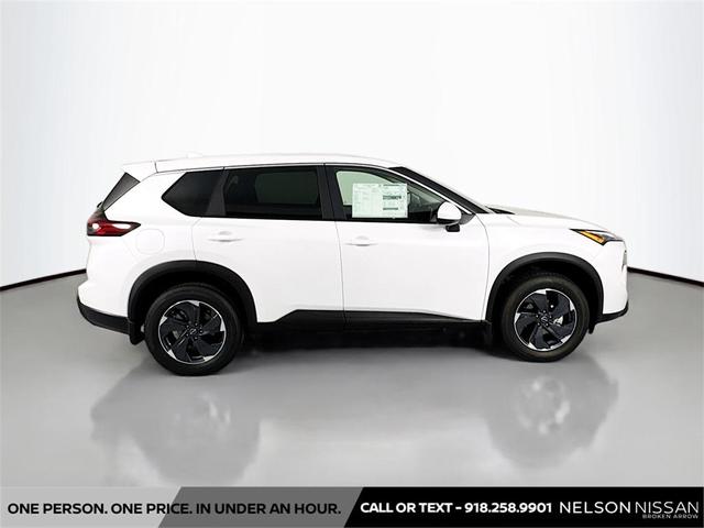 Photo of 2025 Everest White Pearl Nissan Rogue