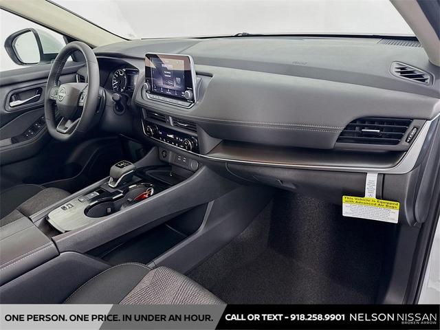 Photo of 2025 Everest White Pearl Nissan Rogue