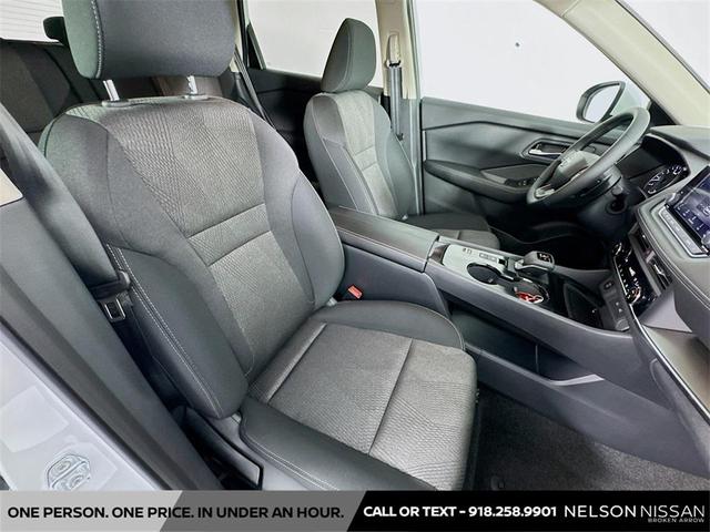 Photo of 2025 Everest White Pearl Nissan Rogue