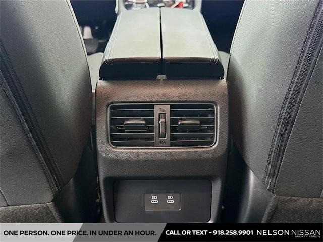 Photo of 2025 Everest White Pearl Nissan Rogue