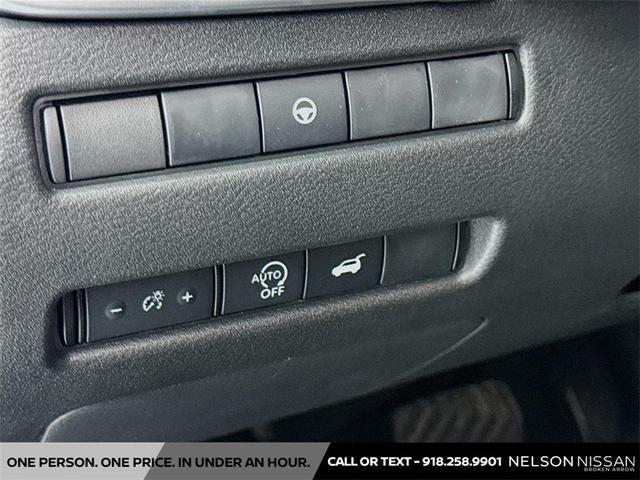 Photo of 2025 Everest White Pearl Nissan Rogue