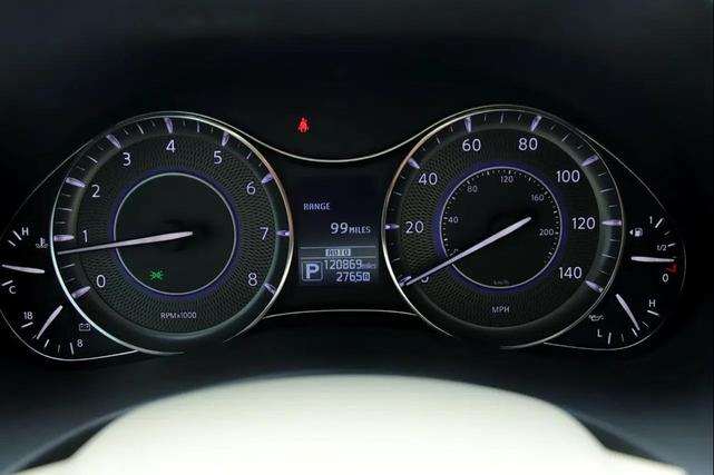 Photo of 2013 Moonlight White INFINITI QX56