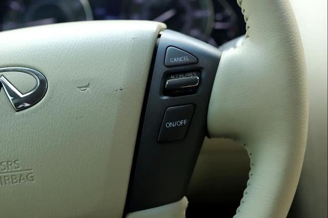 Photo of 2013 Moonlight White INFINITI QX56