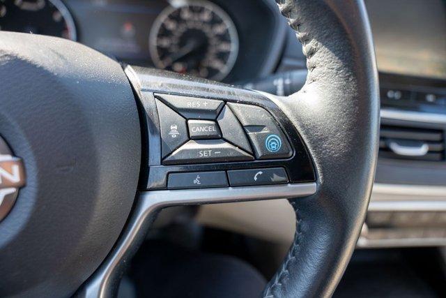 Photo of 2023 Pearl White Tricoat Nissan Altima