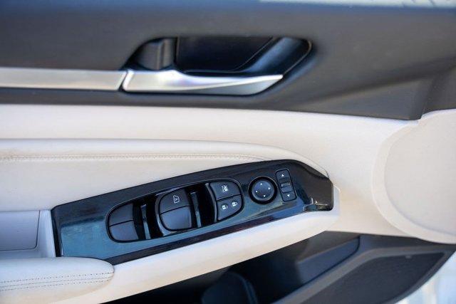 Photo of 2023 Pearl White Tricoat Nissan Altima