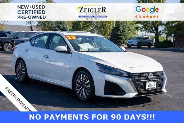 Photo of 2023 Pearl White Tricoat Nissan Altima