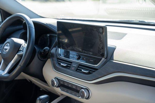 Photo of 2023 Pearl White Tricoat Nissan Altima
