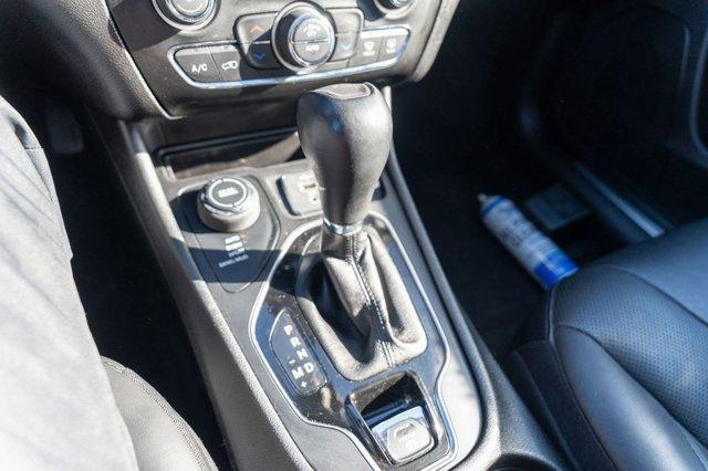 Photo of 2021 Bright White Clearcoat Jeep Cherokee