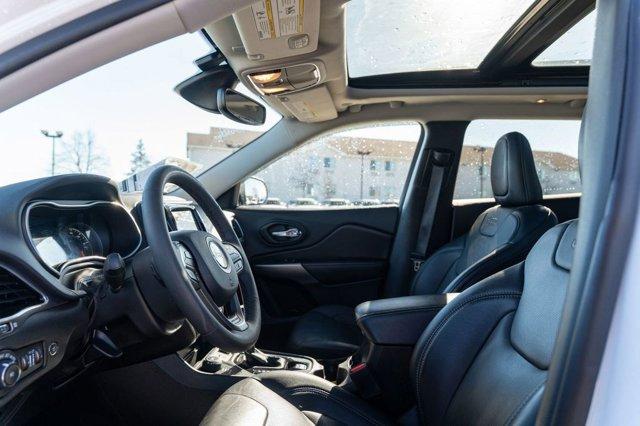 Photo of 2021 Bright White Clearcoat Jeep Cherokee