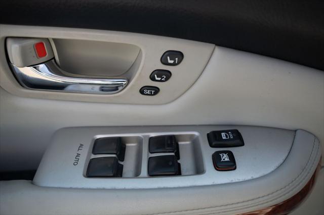 Photo of 2005 Gray Lexus RX 330
