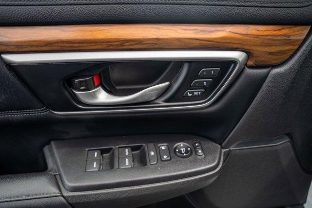 Photo of 2022 Platinum White Pearl Honda CR-V