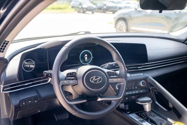 Photo of 2023 Onyx Black Hyundai ELANTRA