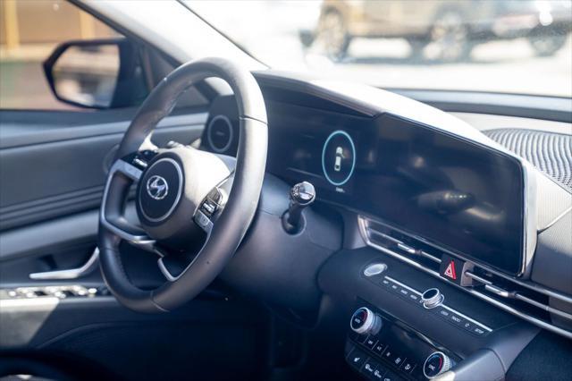 Photo of 2023 Onyx Black Hyundai ELANTRA