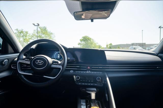 Photo of 2023 Onyx Black Hyundai ELANTRA