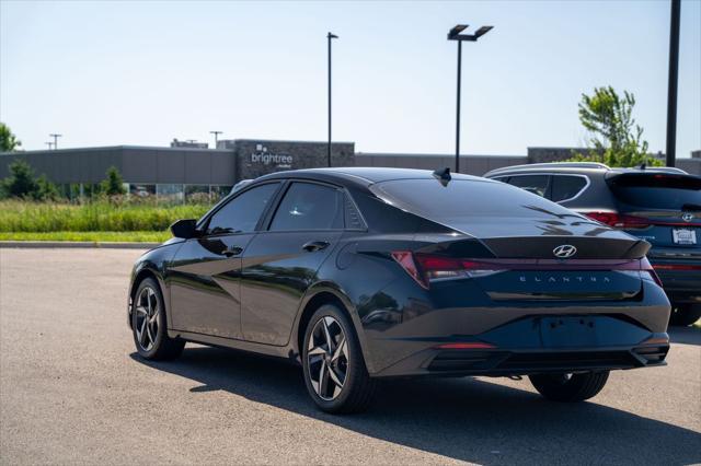 Photo of 2023 Onyx Black Hyundai ELANTRA