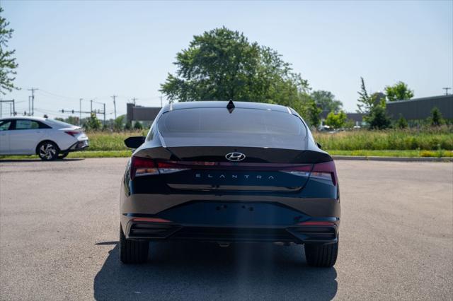 Photo of 2023 Onyx Black Hyundai ELANTRA