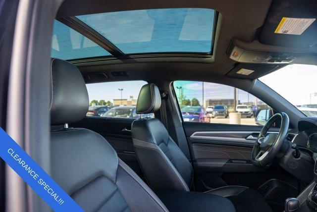 Photo of 2021 Deep Black Pearl Volkswagen Atlas Cross Sport
