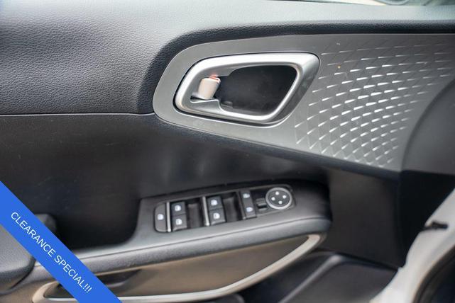 Photo of 2023 Snow White Pearl Kia Soul