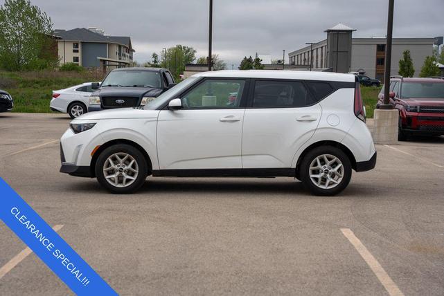 Photo of 2023 Snow White Pearl Kia Soul