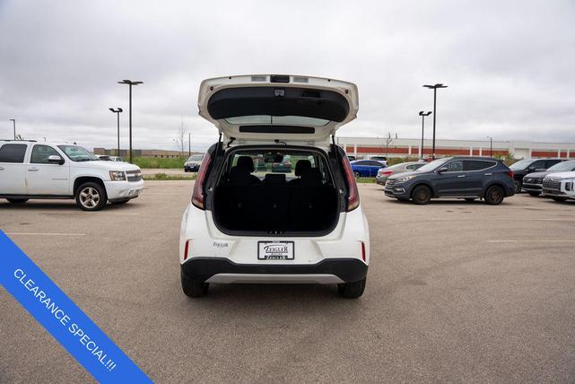 Photo of 2023 Snow White Pearl Kia Soul
