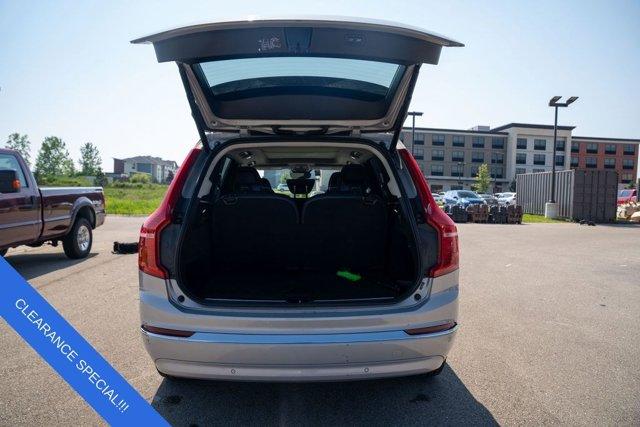 Photo of 2023 Crystal White Metallic Volvo XC90