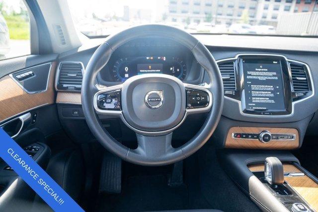 Photo of 2023 Crystal White Metallic Volvo XC90