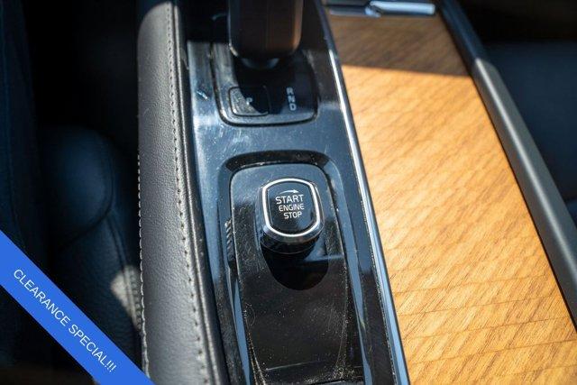 Photo of 2023 Crystal White Metallic Volvo XC90
