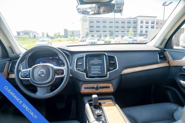 Photo of 2023 Crystal White Metallic Volvo XC90