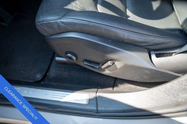 Photo of 2023 Crystal White Metallic Volvo XC90