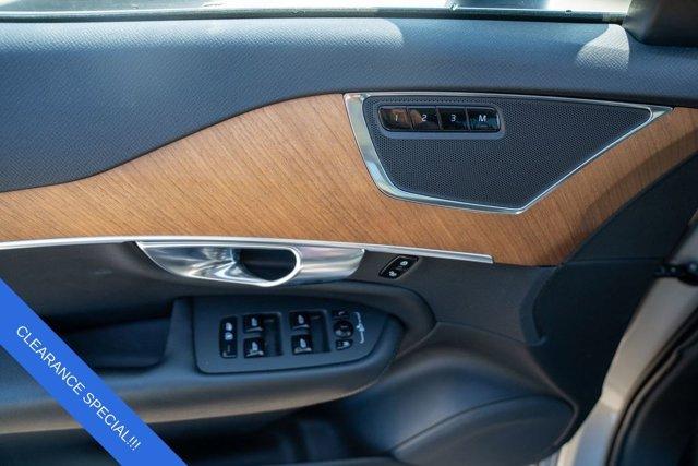 Photo of 2023 Crystal White Metallic Volvo XC90