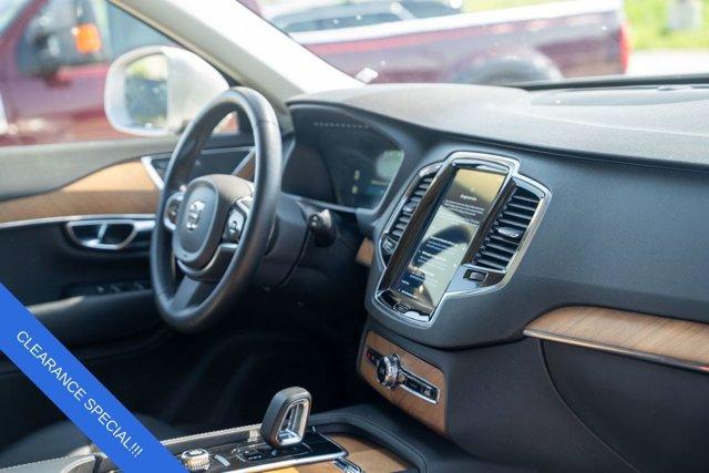 Photo of 2023 Crystal White Metallic Volvo XC90