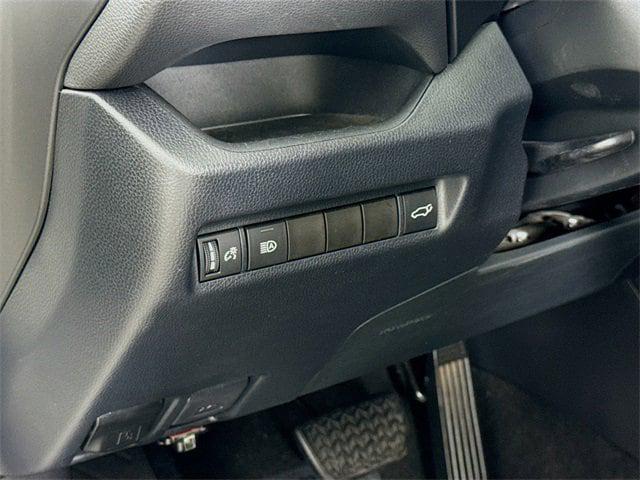 Photo of 2020 Super White Toyota RAV4