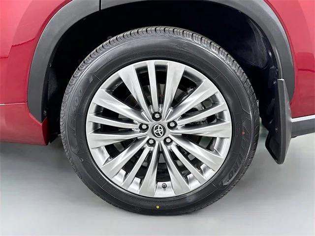 Photo of 2023 Ruby Flare Pearl Toyota Highlander