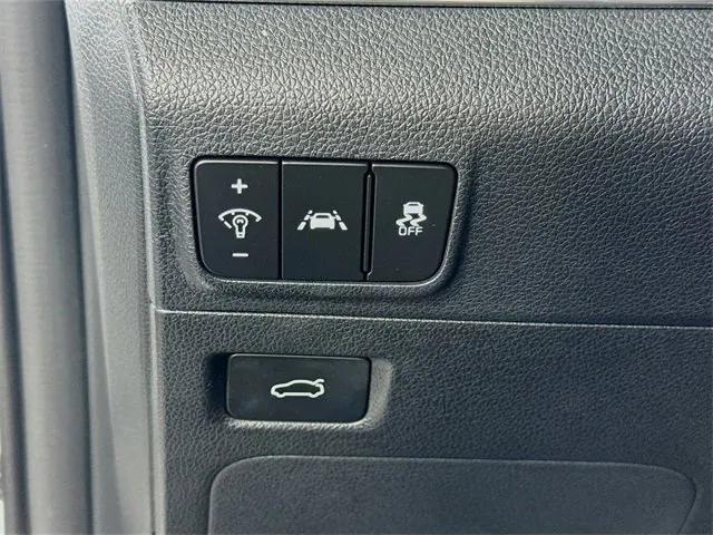 Photo of 2024 Glacial White Pearl Kia K5