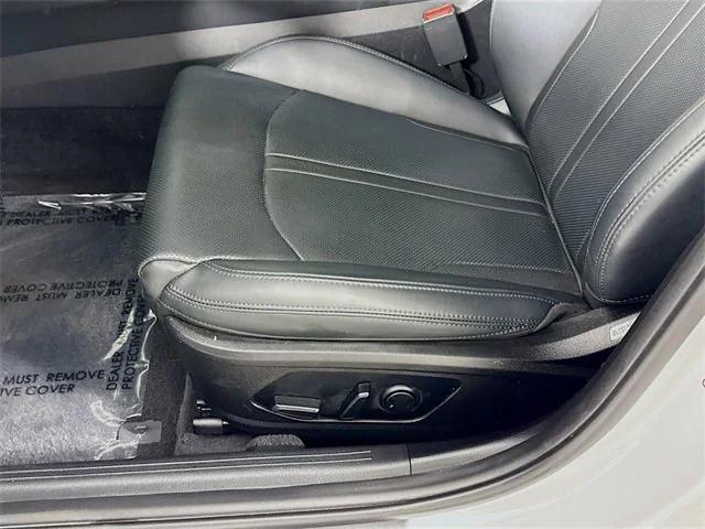 Photo of 2024 Glacial White Pearl Kia K5
