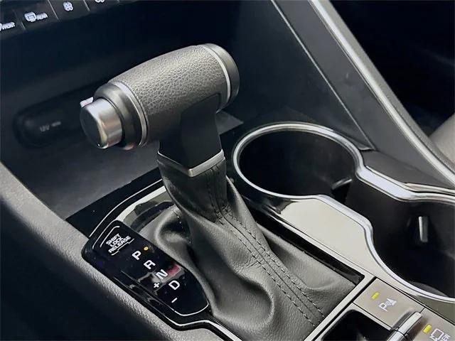 Photo of 2024 Glacial White Pearl Kia K5