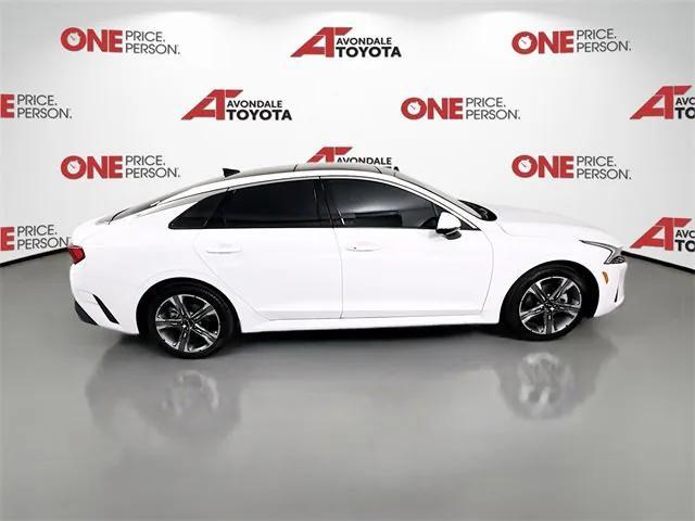 Photo of 2024 Glacial White Pearl Kia K5