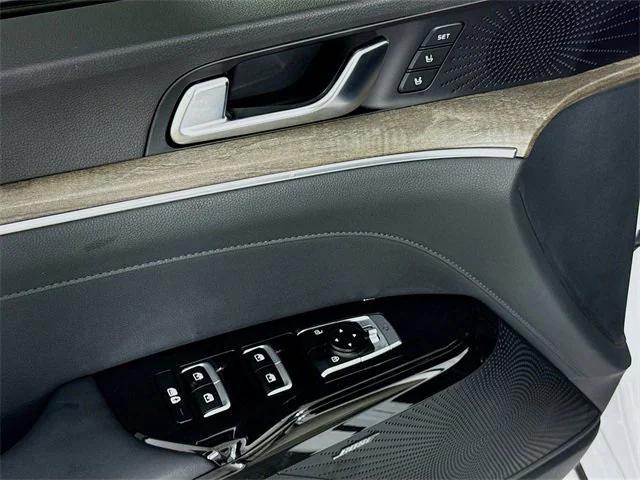 Photo of 2024 Glacial White Pearl Kia K5