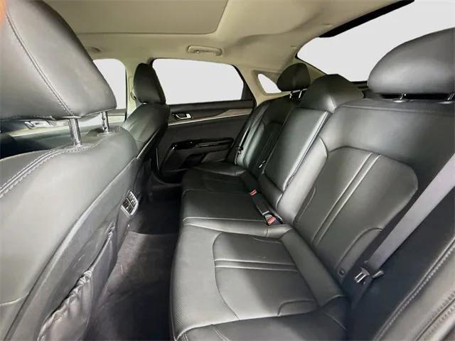 Photo of 2024 Glacial White Pearl Kia K5
