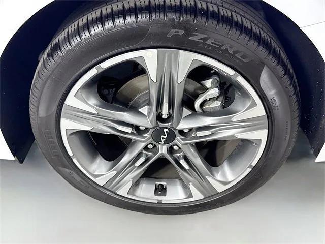 Photo of 2024 Glacial White Pearl Kia K5